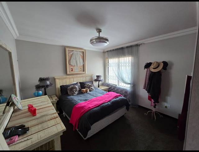 4 BEDROOM FREESTANDING FOR SALE IN PETERSFIELD